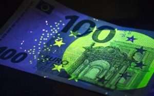 UV detection on 100 euro bill