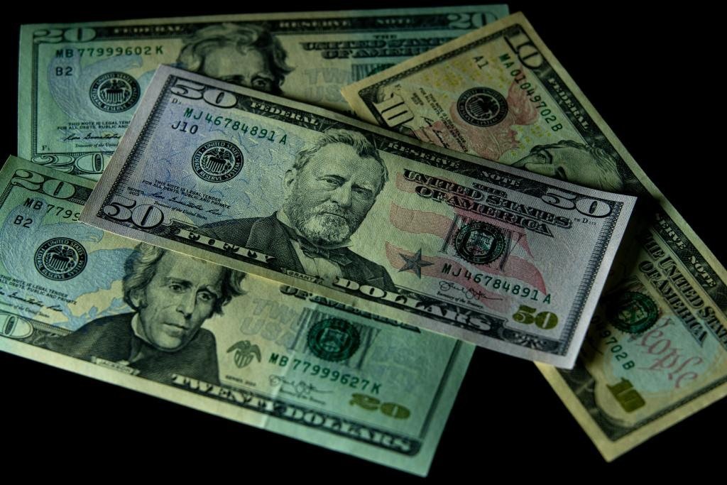 20 dollars that look real